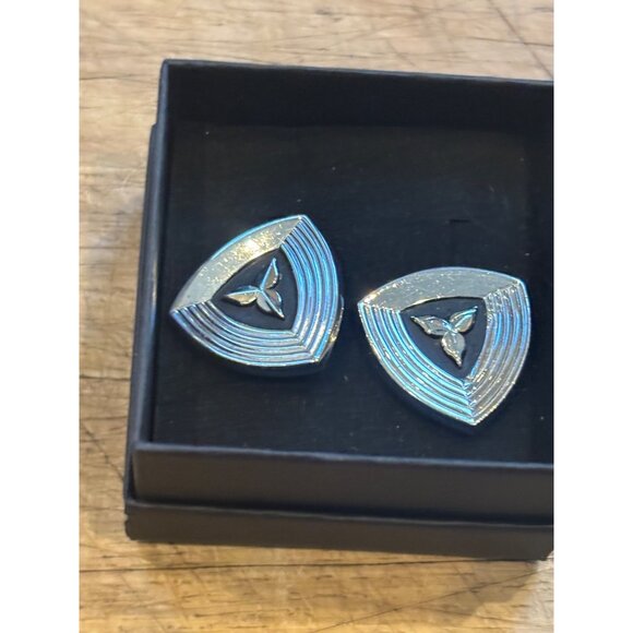 Silver Wave Pattern shield Cufflinks With Triangular Design & Accent - Picture 4 of 4